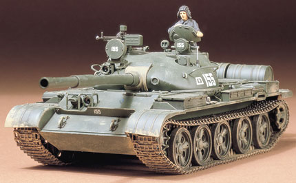 Сборная модель  35108 Tamiya Советский танк Т-62А, 1965г., с металлической решеткой радиатора (1 фигура танкиста) 