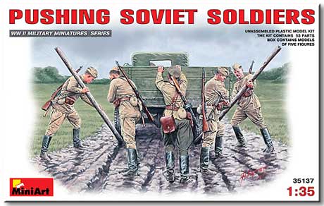 35137 MiniArt Толкающие советские солдаты 1/35