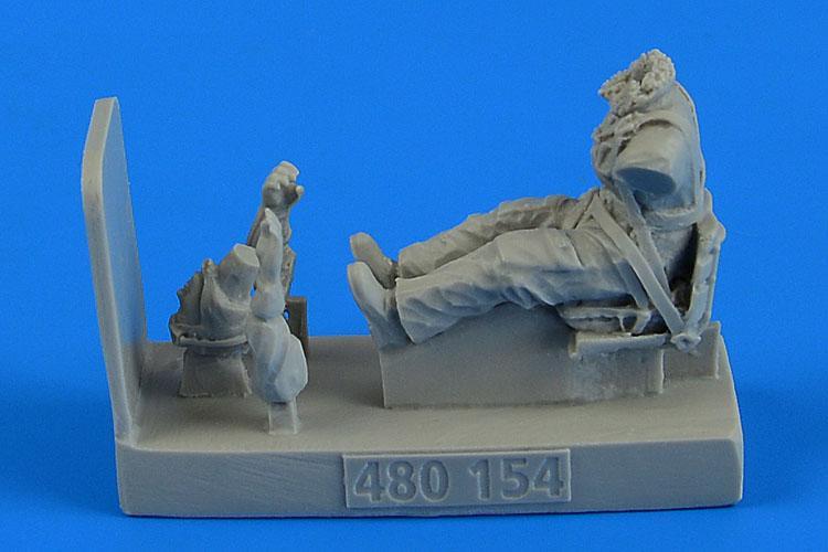 480154 Aerobonus Soviet Woman Pilot WWII with seat for Po-2  1/48