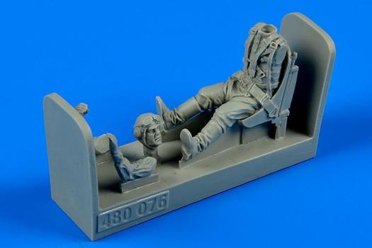 480076 Aerobonus Russian WWII Pilot with seat for P-39 Airacobra 1/48