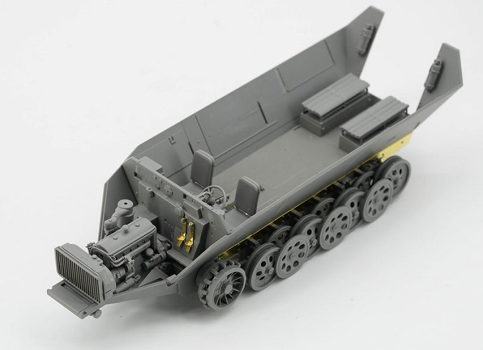 BT-042 Border Model Бронетранспортёр Sd.Kfz.251D Ausf D с башней R35 1/35