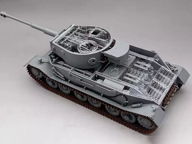 35A061 Amusing Hobby Танк Pz.Kpfw.VI Tiger (P) с интерьером 1/35